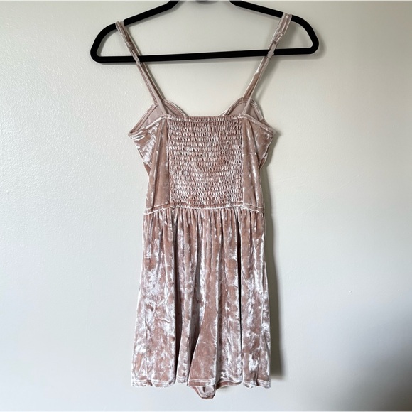 Hollister | Velvet Romper in Gold Blush | Size XS - Picture 5 of 11